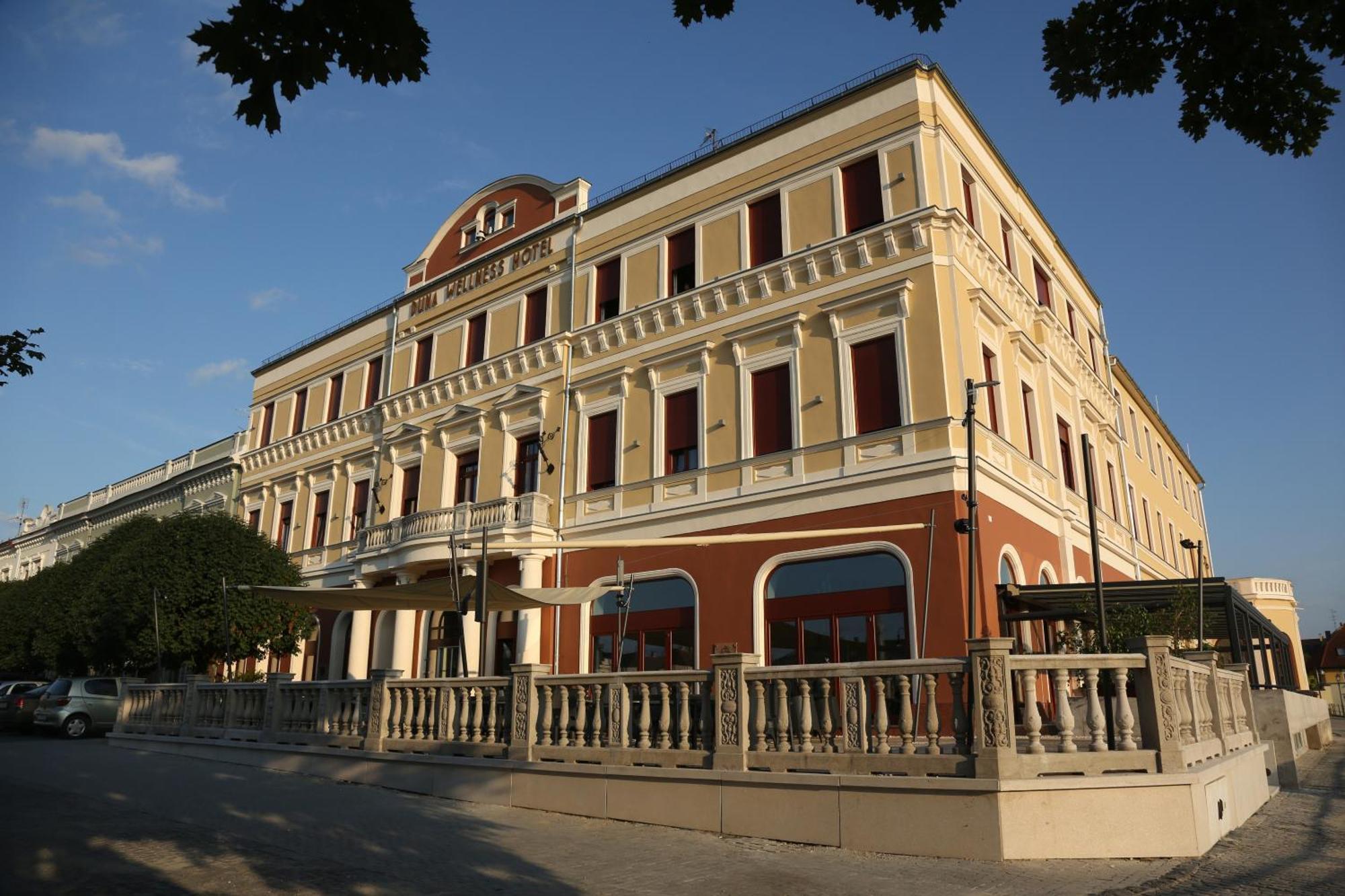 Duna Wellness Hotel Байя Екстериор снимка