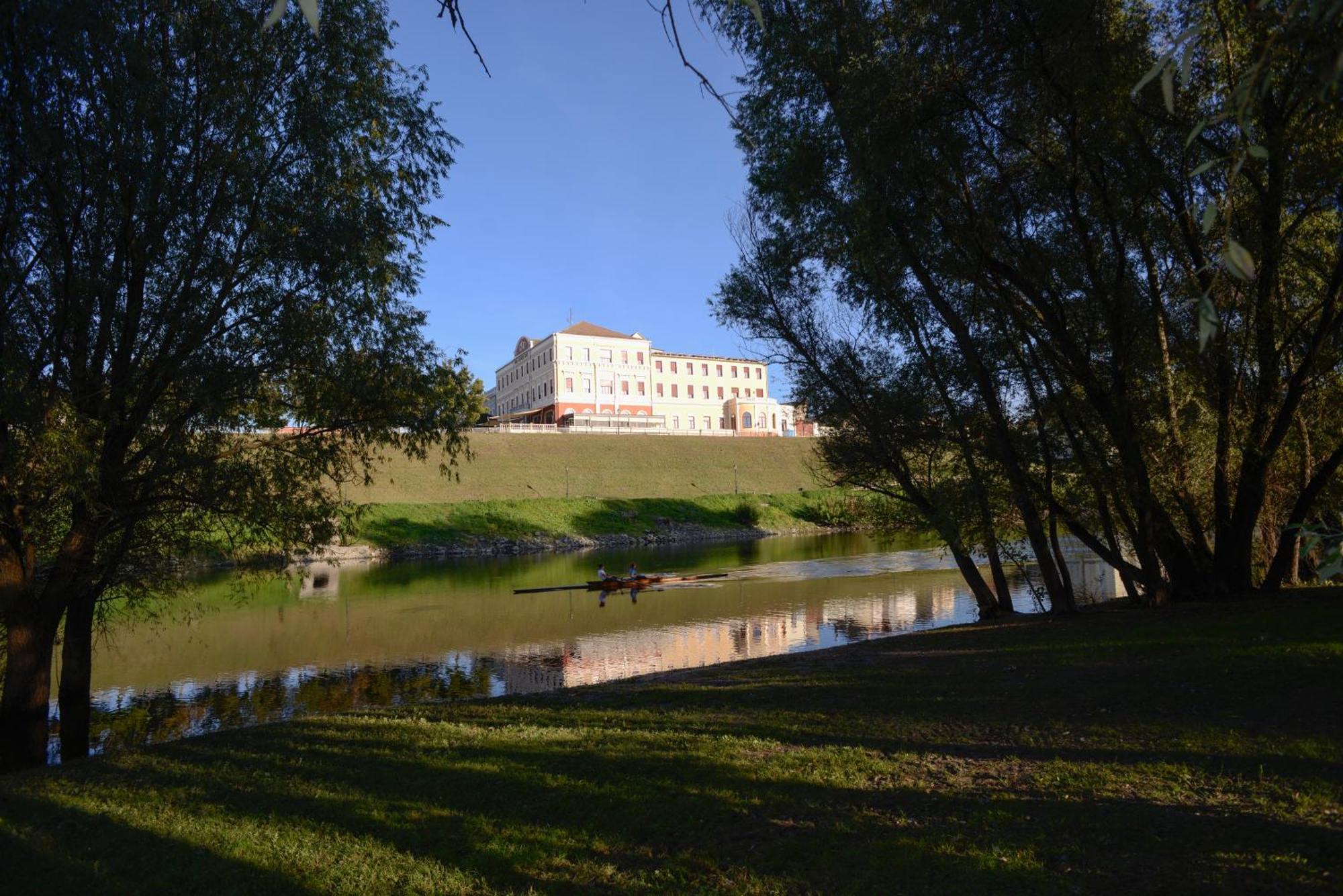 Duna Wellness Hotel Байя Екстериор снимка