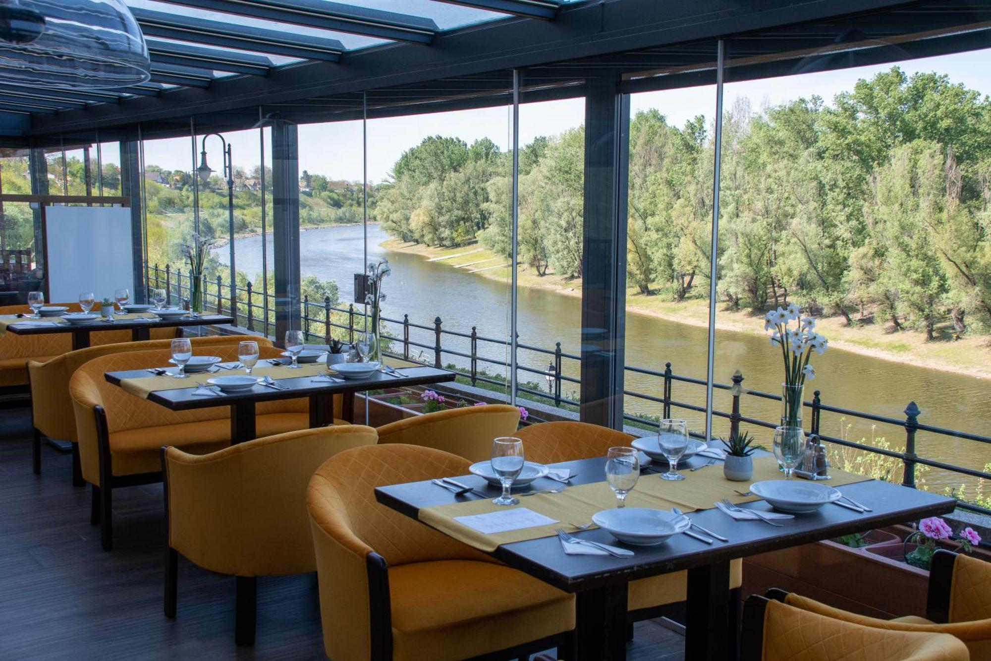 Duna Wellness Hotel Байя Екстериор снимка