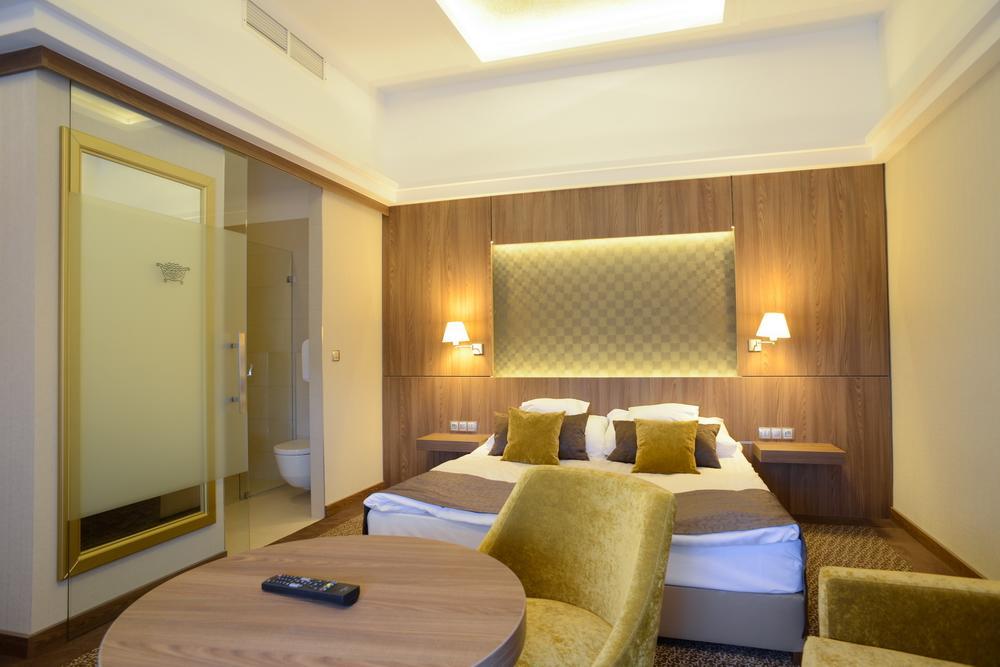 Duna Wellness Hotel Байя Екстериор снимка